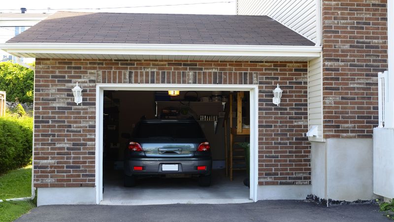 Three Solid Reasons to Shop Residential Garage Doors in Chicago, IL